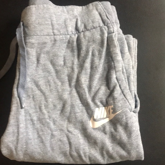 Nike sweatpants - Picture 1 of 3
